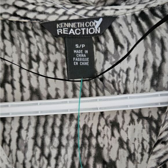 Kenneth Cole Reaction  Patterned Blouse - Picture 4 of 5